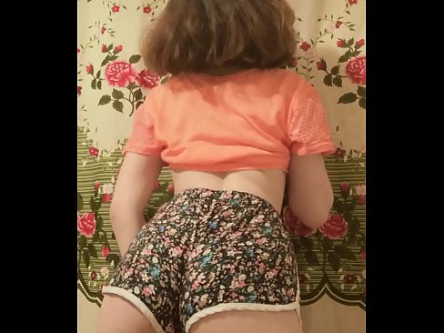 ❤️ Sexy mladá kočka svléká šortky před kamerou. ❌ Sex video u nás ❌